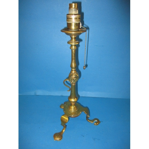 278 - An early 20th century Osler brass wall mounted lamp, having adjustable angle head, in good used cond... 