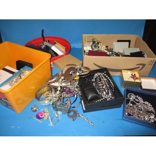 173 - A large quantity of vintage costume jewellery, to include some silver items, all in used condition