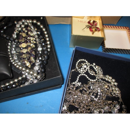 173 - A large quantity of vintage costume jewellery, to include some silver items, all in used condition