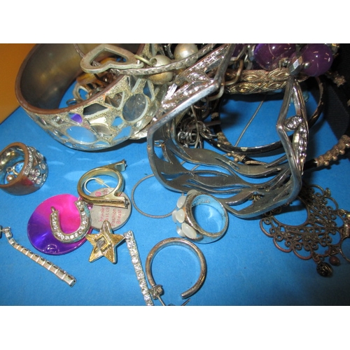 173 - A large quantity of vintage costume jewellery, to include some silver items, all in used condition