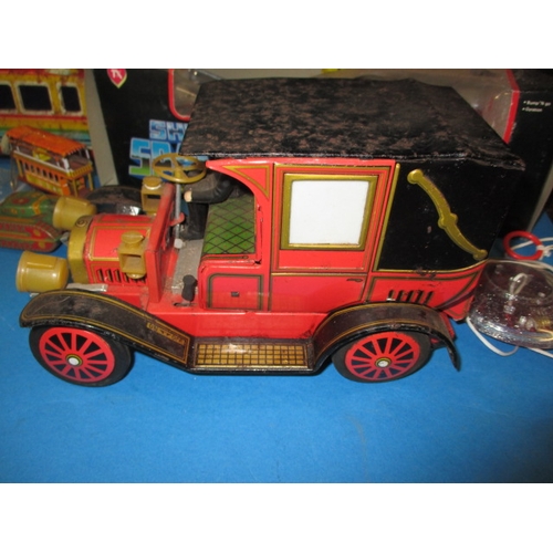 251 - A parcel of vintage toys to include tin-plate and diecast, all in well used condition