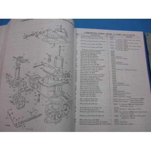 261 - A 1964 Land Rover parts catalogue and an instruction manual, both in good used condition