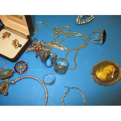 157 - A parcel of costume jewellery, to include some silver items, all in used condition