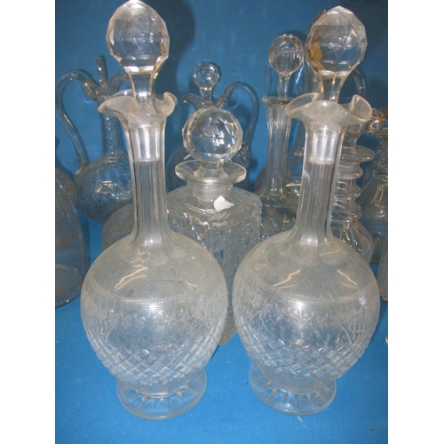 137 - 15 Glass drinks decanters, various sizes and styles to include one matching pair, all in useable pre... 