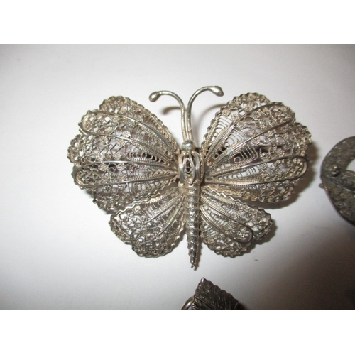 26 - A parcel of vintage brooches and a necklace, some white metal and silver, all in used condition