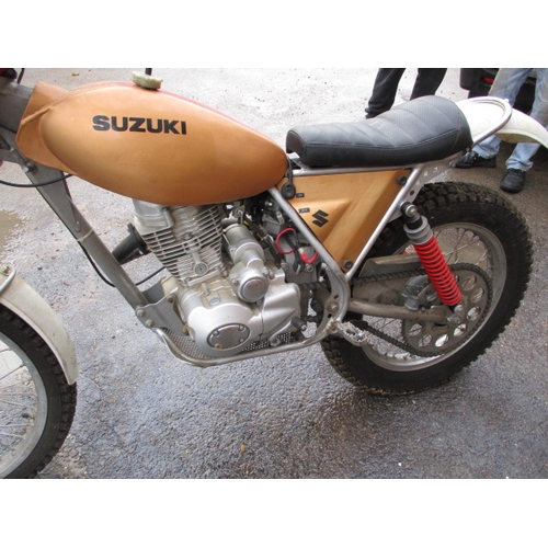 235 - A vintage Suzuki competition bike, no V5. Sold as a restoration project, last run 4 years ago