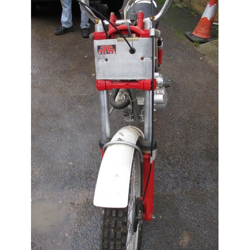 235 - A vintage Suzuki competition bike, no V5. Sold as a restoration project, last run 4 years ago