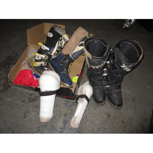 2 pairs of motorcycle boots, one pair euro size 47, the other size 11. In useable pre-owned condition