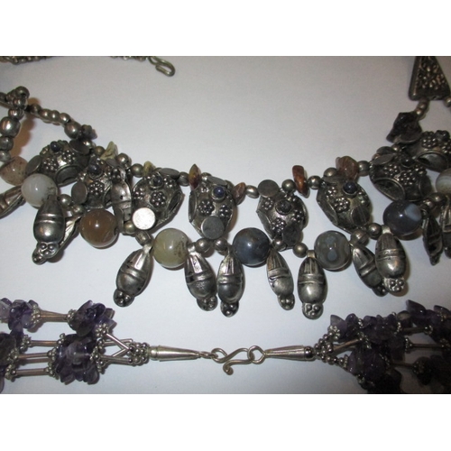 72 - A parcel of vintage costume jewellery, to include some silver items and two pairs of Asian earrings,... 