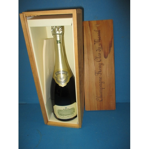 144 - A 75cl bottle 1990 Krug Clos du mesnil champagne brut blanc de blance, with original wood packing bo... 