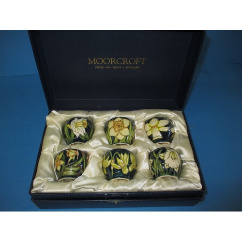 116 - A boxed set of 6 Moorcroft egg cups in the daffodil design, dated 2002, all in unused condition