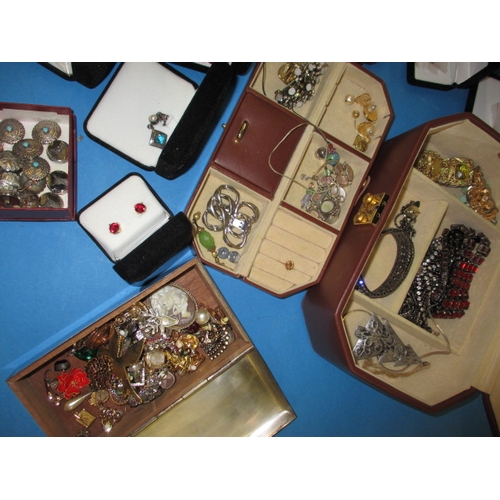 73 - A large quantity of costume jewellery, to include some gold and silver items, all in used condition