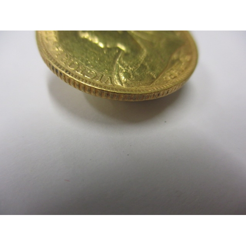 40 - A Victorian gold sovereign dated 1899, a circulated coin with good definition of features