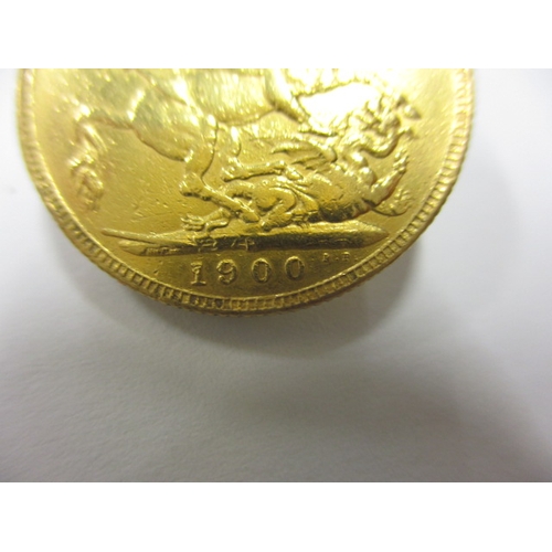 43 - A Victorian gold sovereign dated 1900, a circulated coin with good definition of features