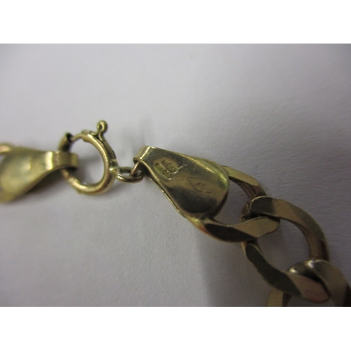 15 - A 9ct yellow gold flat curb link bracelet, approx. linear length 19cm ,approx. weight 5.4g, in useab... 