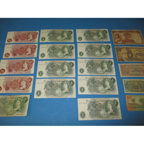 67 - A parcel of vintage bank notes, to include 9 near uncirculated £1 note with consecutive numbers and ... 