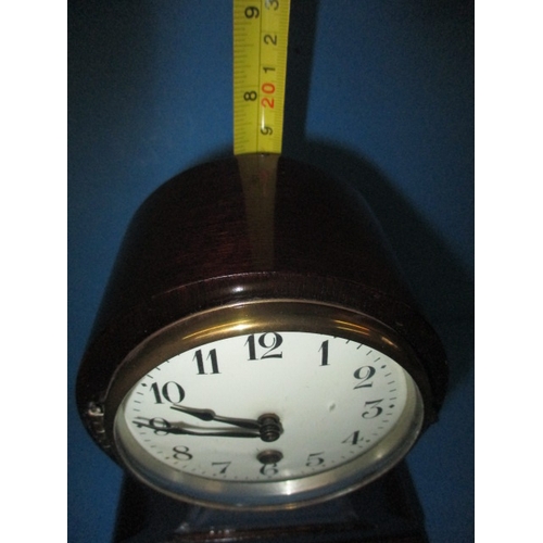 89 - An antique mantle clock with mahogany case, approx. height 18cm, with key and pendulum