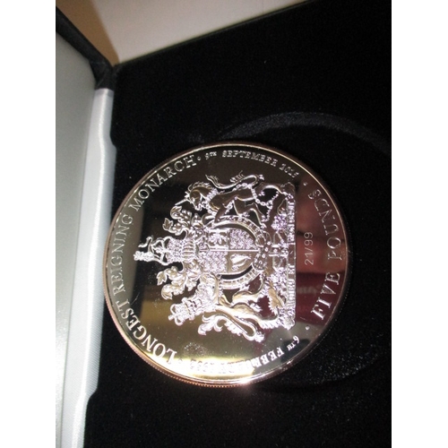 185 - A proof commemorative sterling silver £5 coin, approx. weight 157.5g, limited edition 21/99, in orig... 