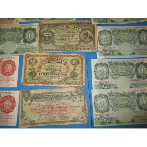 224 - A very large quantity of vintage bank notes, to include white £5 notes, most in very good condition