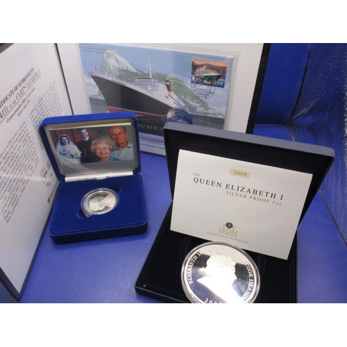 191 - A 2008 silver proof five ounce collectors coin, a Royal mint silver crown and a silver £5 coin cover