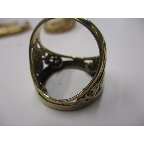 80 - A parcel of 9ct gold jewellery to include a coin ring body and earrings, all in useable pre-owned co... 