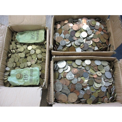 221 - A large quantity of world coins to include Victorian and later examples and approx. 10kg brass 3d pi... 