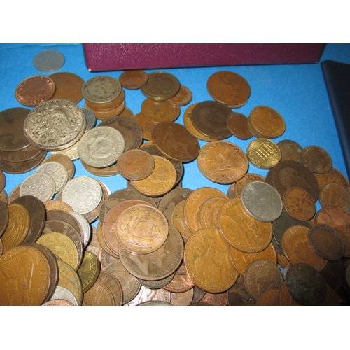 61 - A parcel of vintage collectable coins, to include royal mint year sets, all in circulated condition