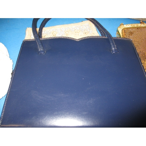 76 - 9 vintage handbags and clutch bags, to include a leather example. All in useable, pre-owned conditio... 