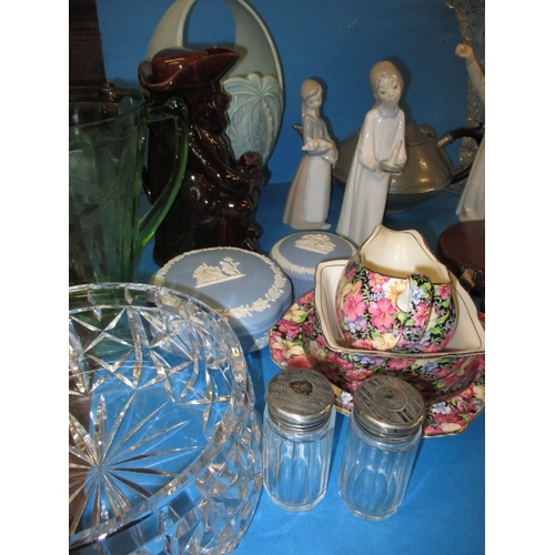 81 - A large quantity of general clearance items, to include lladro figures and cigarette lighters. All i... 