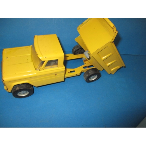 115 - A Mac Tools tin plate articulated truck and a tin plate tipper lorry, The Mac tools is boxed the oth... 