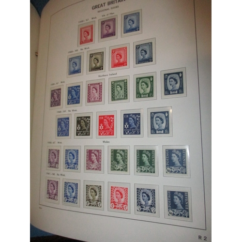 118 - 7 Stanley Gibbons stamp collecting folders, in outer sleeves, to include some stamps, all in useable... 