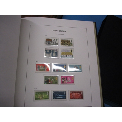 118 - 7 Stanley Gibbons stamp collecting folders, in outer sleeves, to include some stamps, all in useable... 