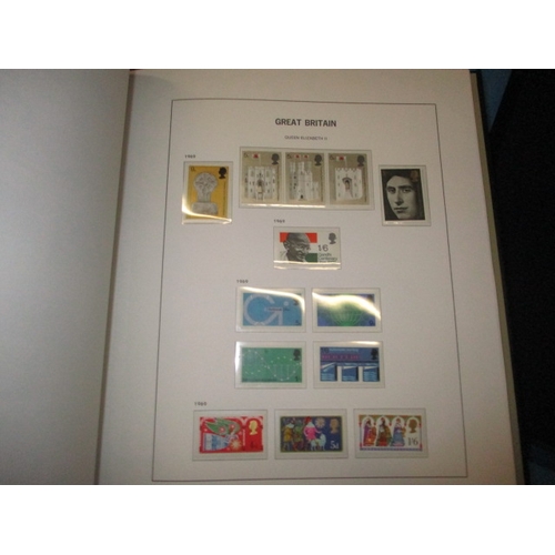 118 - 7 Stanley Gibbons stamp collecting folders, in outer sleeves, to include some stamps, all in useable... 