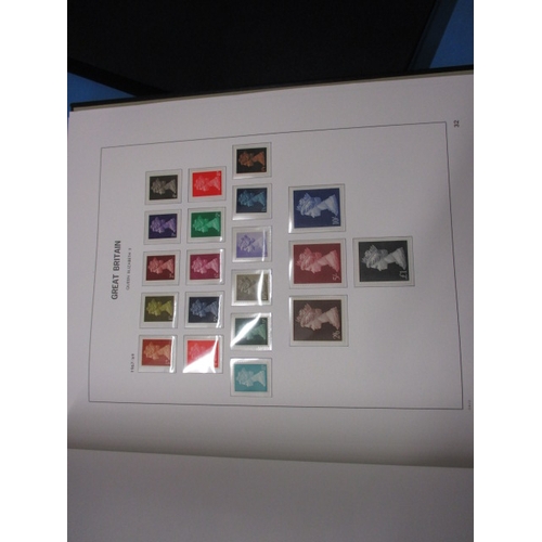 118 - 7 Stanley Gibbons stamp collecting folders, in outer sleeves, to include some stamps, all in useable... 