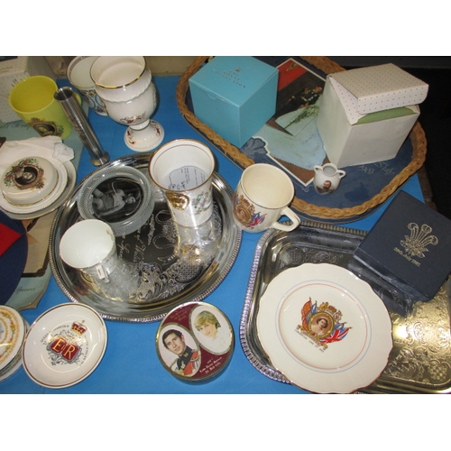 172 - A very large quantity of vintage Royal commemorative items, all in used condition