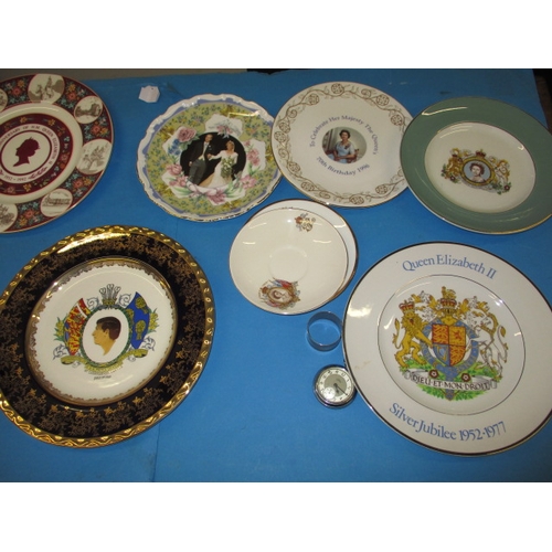 172 - A very large quantity of vintage Royal commemorative items, all in used condition