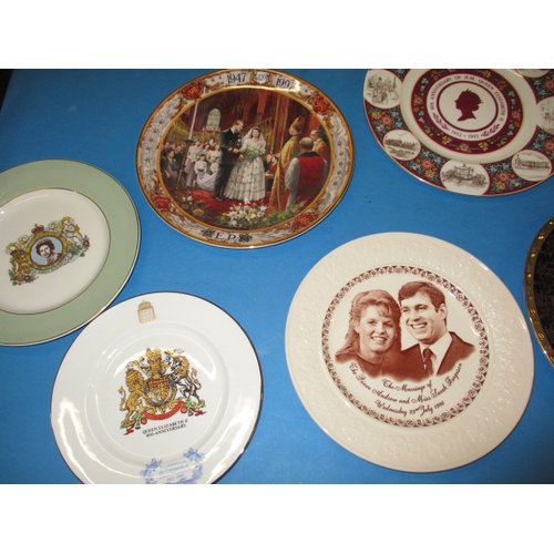 172 - A very large quantity of vintage Royal commemorative items, all in used condition