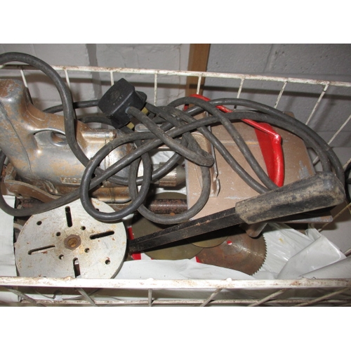 175 - A quantity of pre-owned electric wood working tools, to include a table top saw, with instructions, ... 