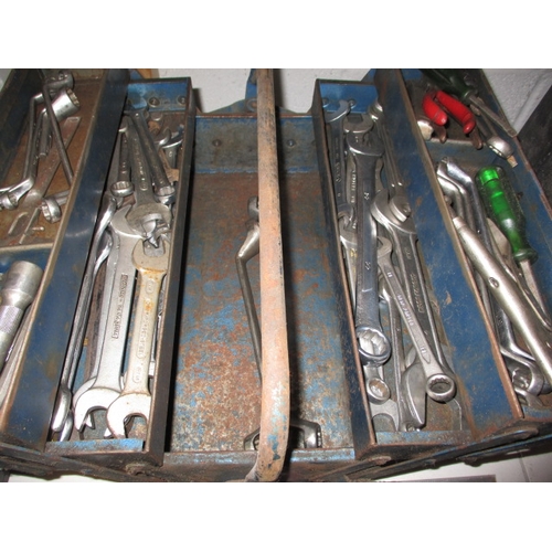 176 - A parcel of mechanics tools and tool boxes, all in used condition