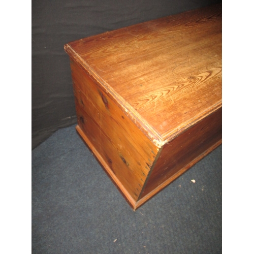 182 - A vintage pine storage box, approx. size: W 98cm D 46cm H 48cm, in good useable pre-owned condition