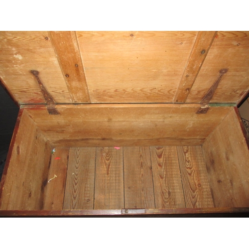 182 - A vintage pine storage box, approx. size: W 98cm D 46cm H 48cm, in good useable pre-owned condition