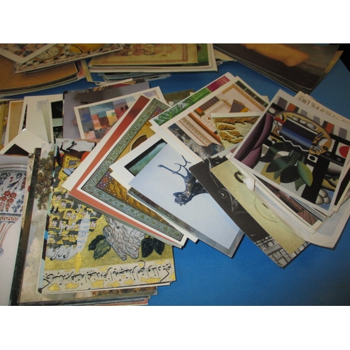 203 - A quantity of vintage postcards, all in used condition