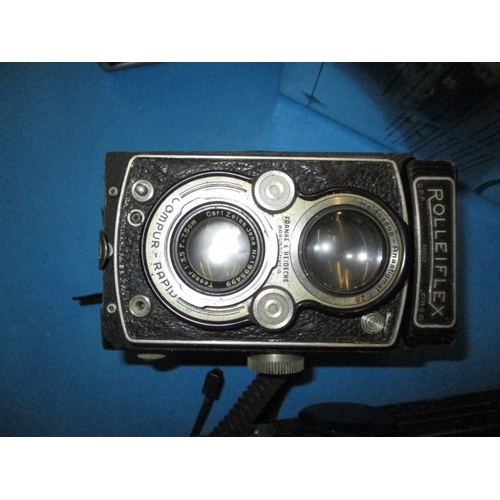 204 - A quantity of vintage cameras, to include a Rolleiflex, all in used condition and not tested as to f... 