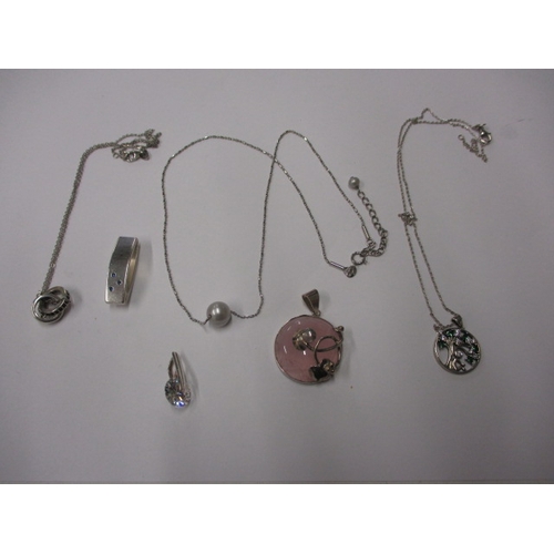 206 - A small parcel of costume jewellery necklaces and pendants, most on silver, all in good useable pre-... 