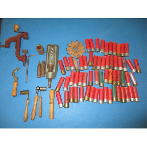 207 - A parcel of vintage cartridge loading equipment, to include paper cases, all in used condition