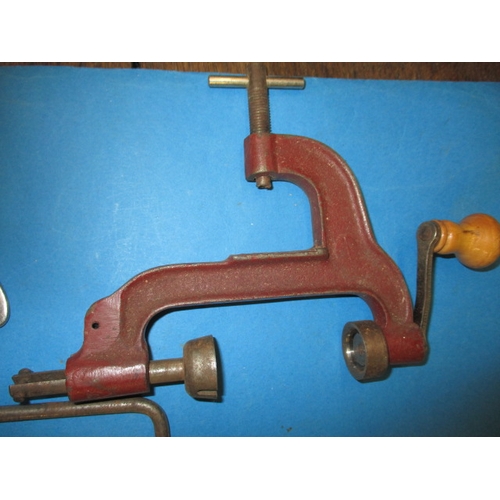 207 - A parcel of vintage cartridge loading equipment, to include paper cases, all in used condition