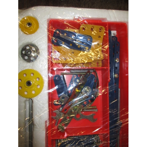 211 - A boxed Mecanno motorised set 3 , in used condition and not checked to see if complete and damage to... 