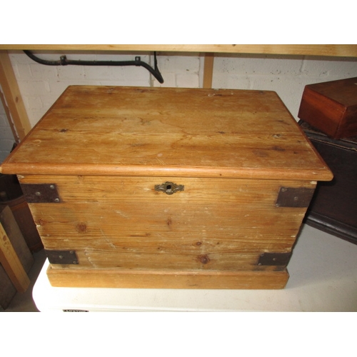 219 - 2 wooden storage boxes, one pine & one oak Approximate size of largest length 49cm, height 32cm, dep... 