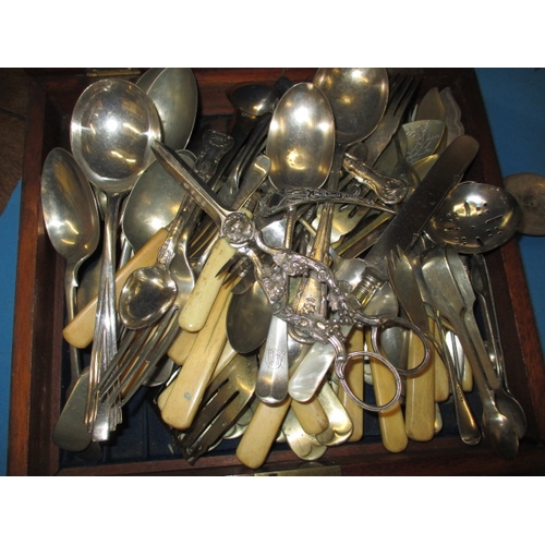 239 - A quantity of vintage cutlery and other metal items, all in used condition, approx. gross parcel wei... 