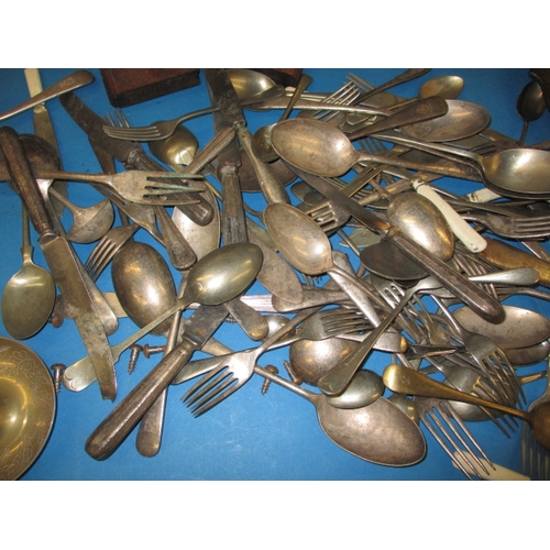 239 - A quantity of vintage cutlery and other metal items, all in used condition, approx. gross parcel wei... 